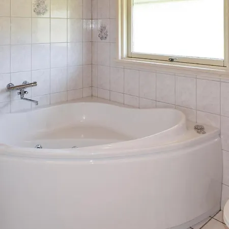 Holiday home 3 Bedroom Lovely In Humble