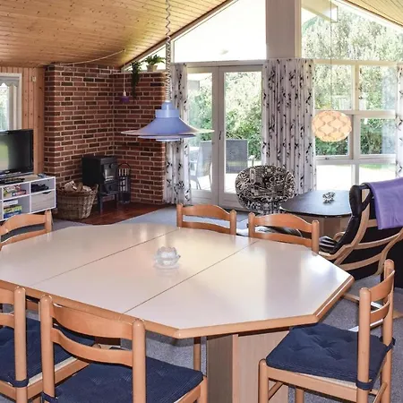 度假居 3 Bedroom Lovely Home In Humble Nordenbro Vesteregn